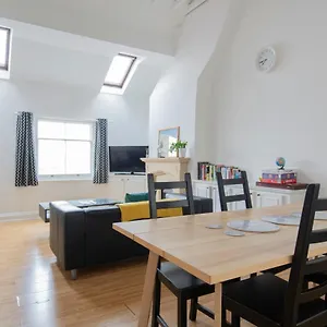  Appartement Fantastic 3 Bed House- Sleeps 6- Superfast Wifi And Garage Royaume-Uni